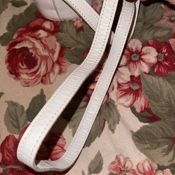 💥Vintage Unisa Elegant Cream Crossbody Bag - Picture 5 of 7